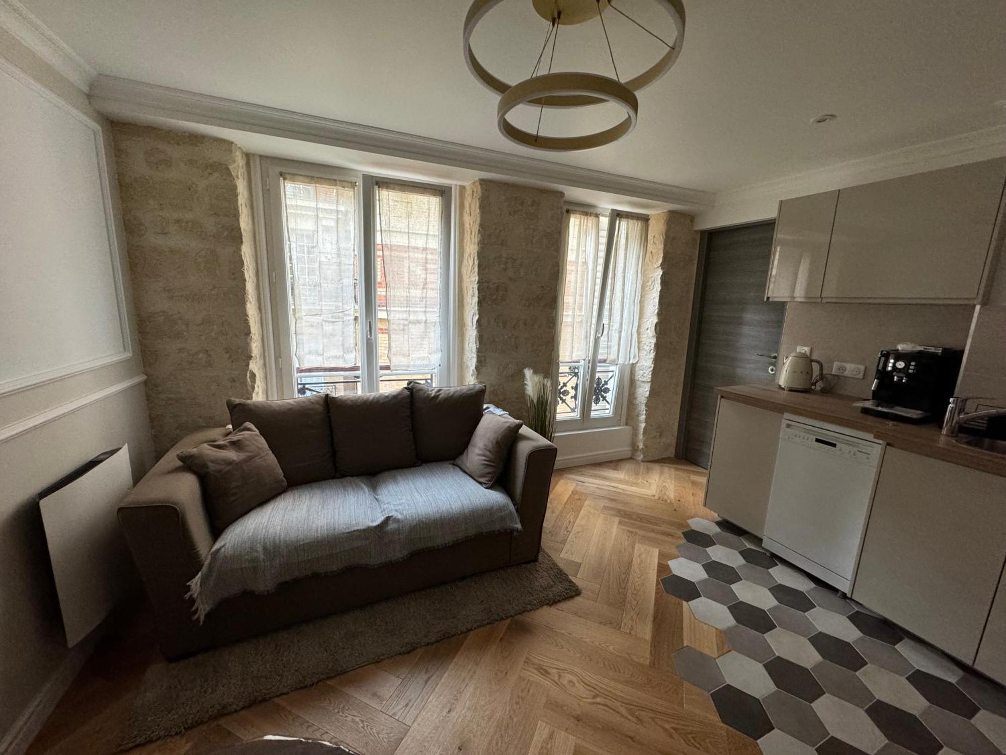 Apartment 8 Eme