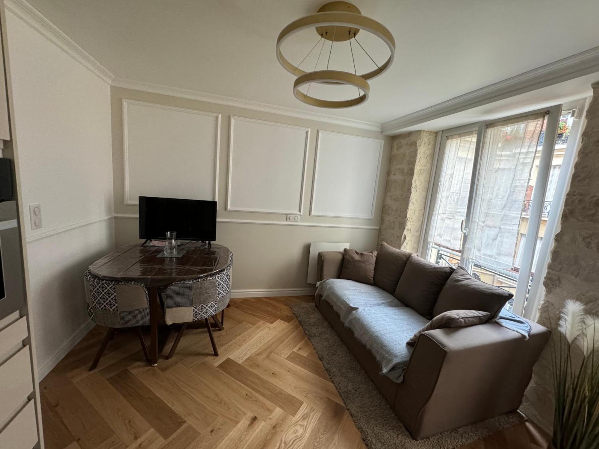 Apartment 8 Eme *